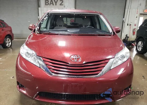 2015 Toyota Sienna Le z USA, uszkodzony, nr VIN 5TDJK3DC5FS125425